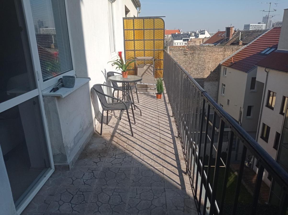 Appartamento Amazing Flat In Old Town With Large Balcony Bratislava Esterno foto